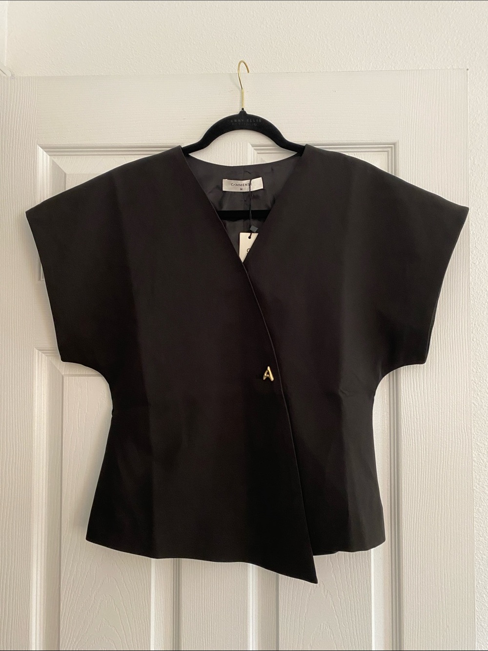 Minimalist Black Button Front Women’s Top Size Medium NWT